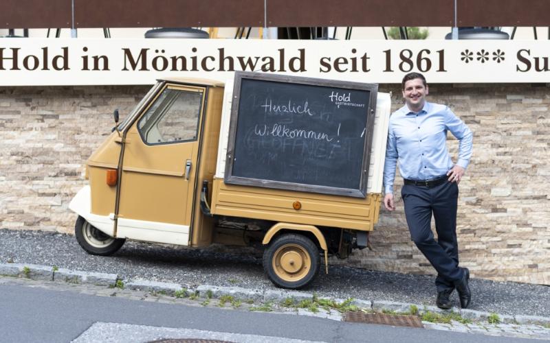 Kleines Motomobil im Hotel Hold - Gastwirtschaft