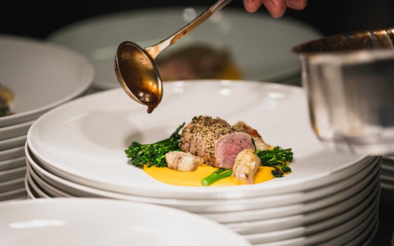 Angerichtete Speisen im Restaurant des Vulkanlandhotels Legenstein