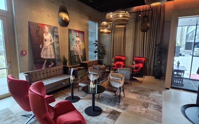 Blick in die Rezeption des AMEDIA Hotels Lustenau